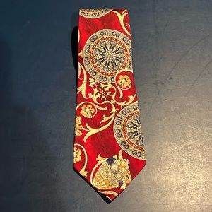 Vintage Van Heusen men’s necktie vine/floral 100% silk 60” long and 4” wide